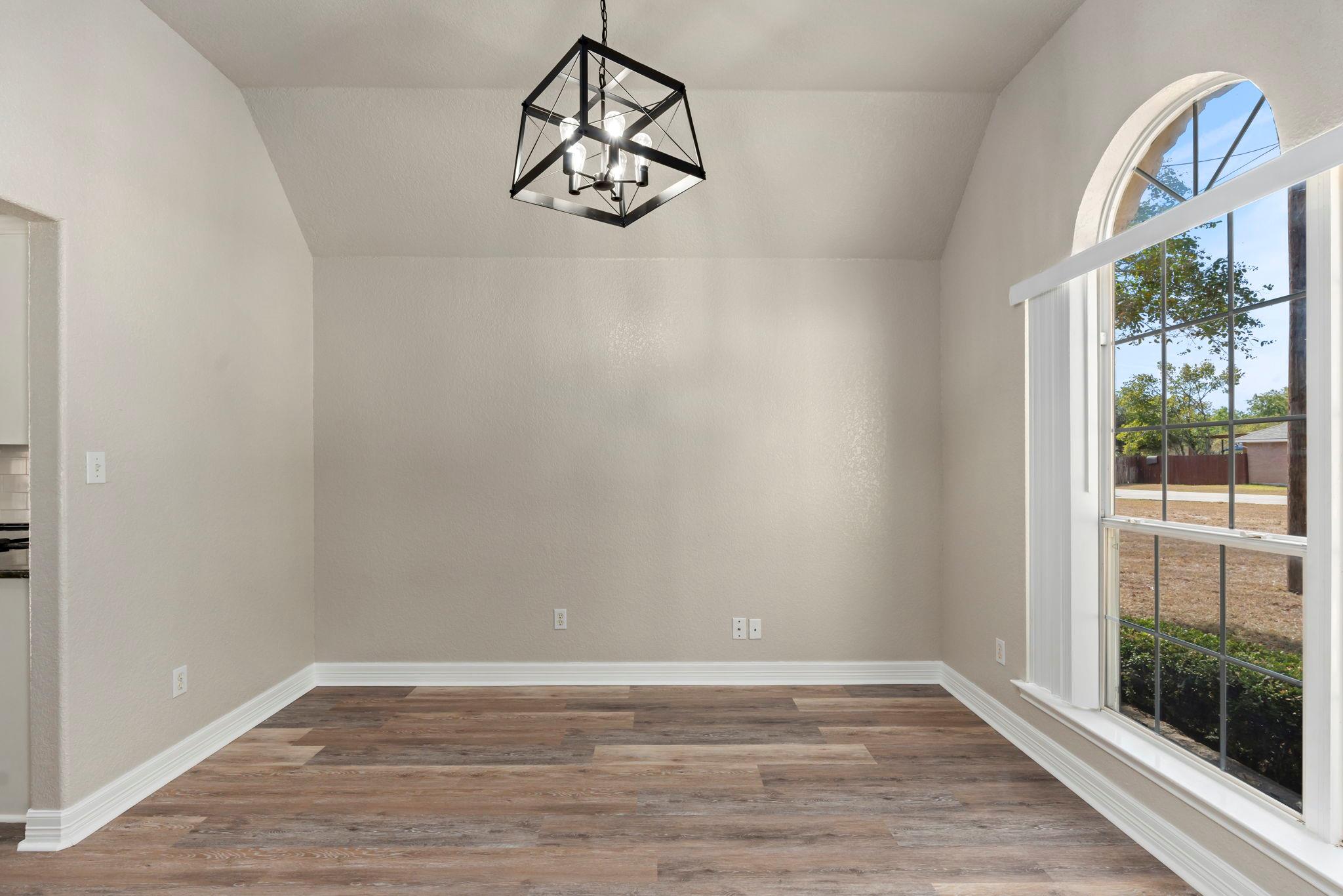 441 Thomas Dr, Martindale, TX 78655