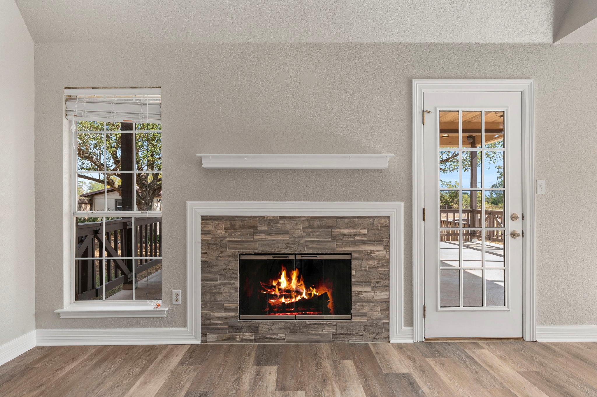 441 Thomas Dr, Martindale, TX 78655