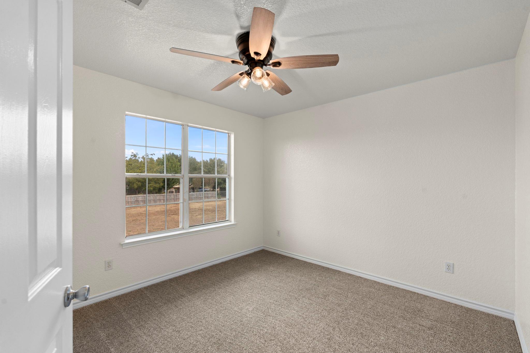 441 Thomas Dr, Martindale, TX 78655