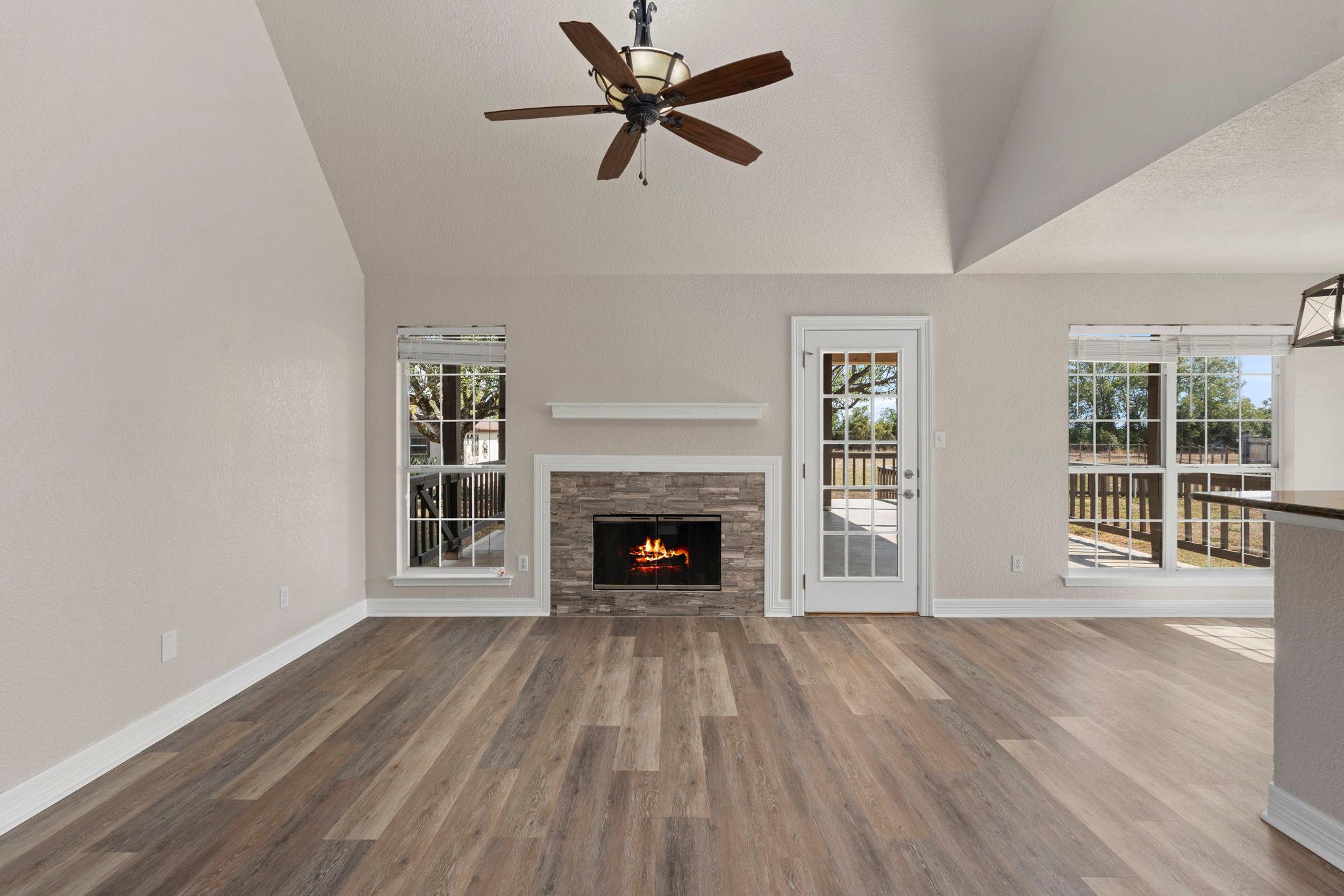 441 Thomas Dr, Martindale, TX 78655