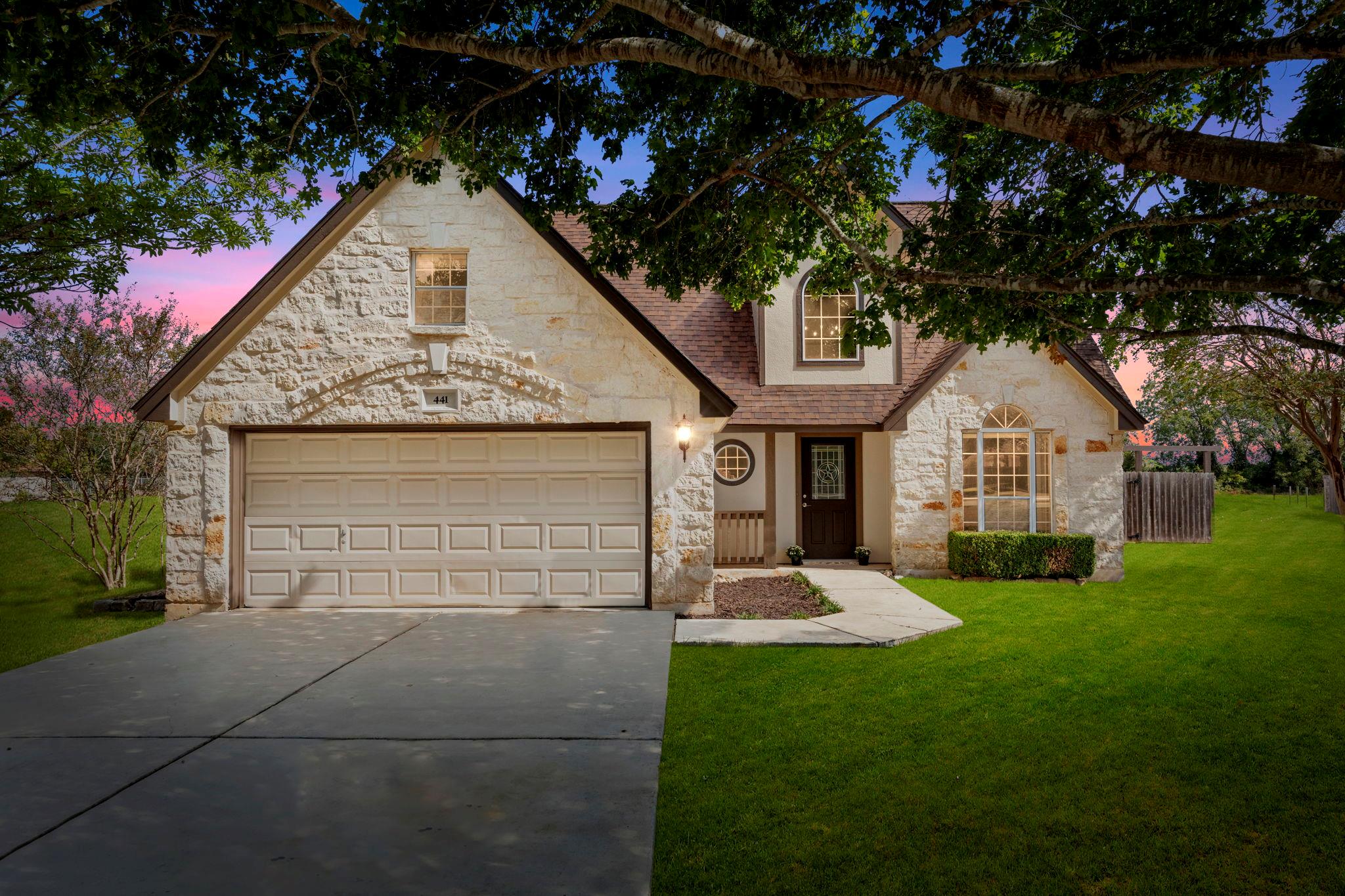 441 Thomas Dr, Martindale, TX 78655