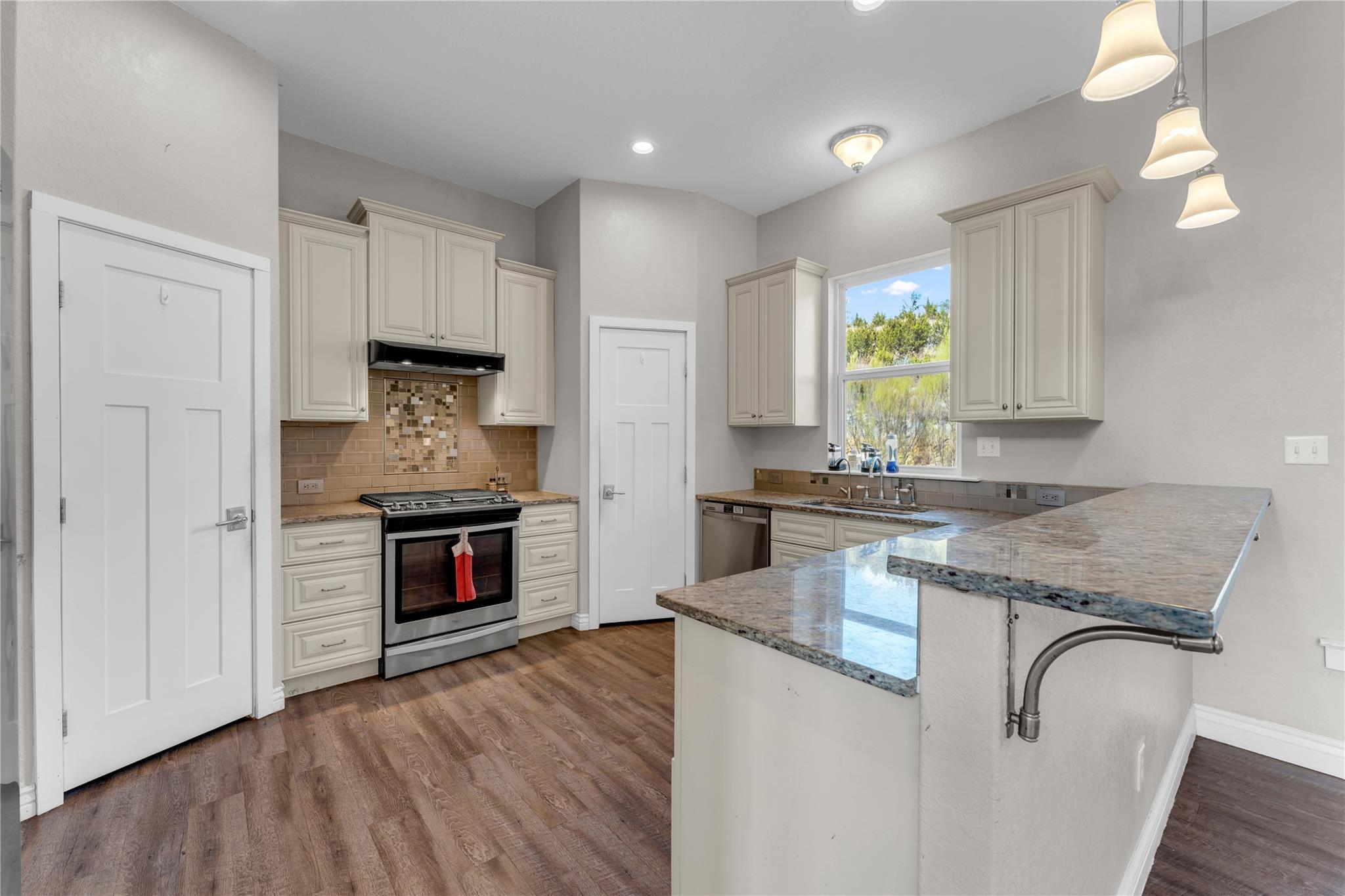 494 Cedar Mountain Dr, Marble Falls, TX 78654