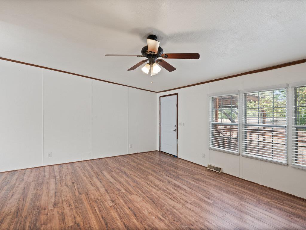 111 Greenslope Cv, Bastrop, TX 78602