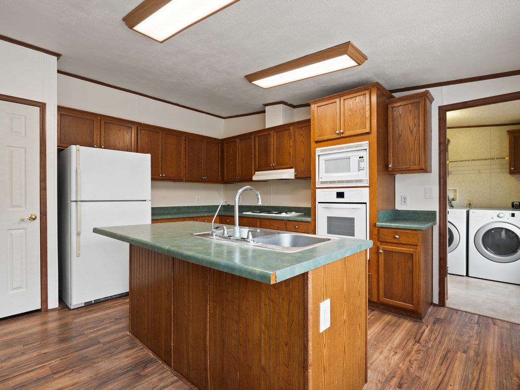 111 Greenslope Cv, Bastrop, TX 78602