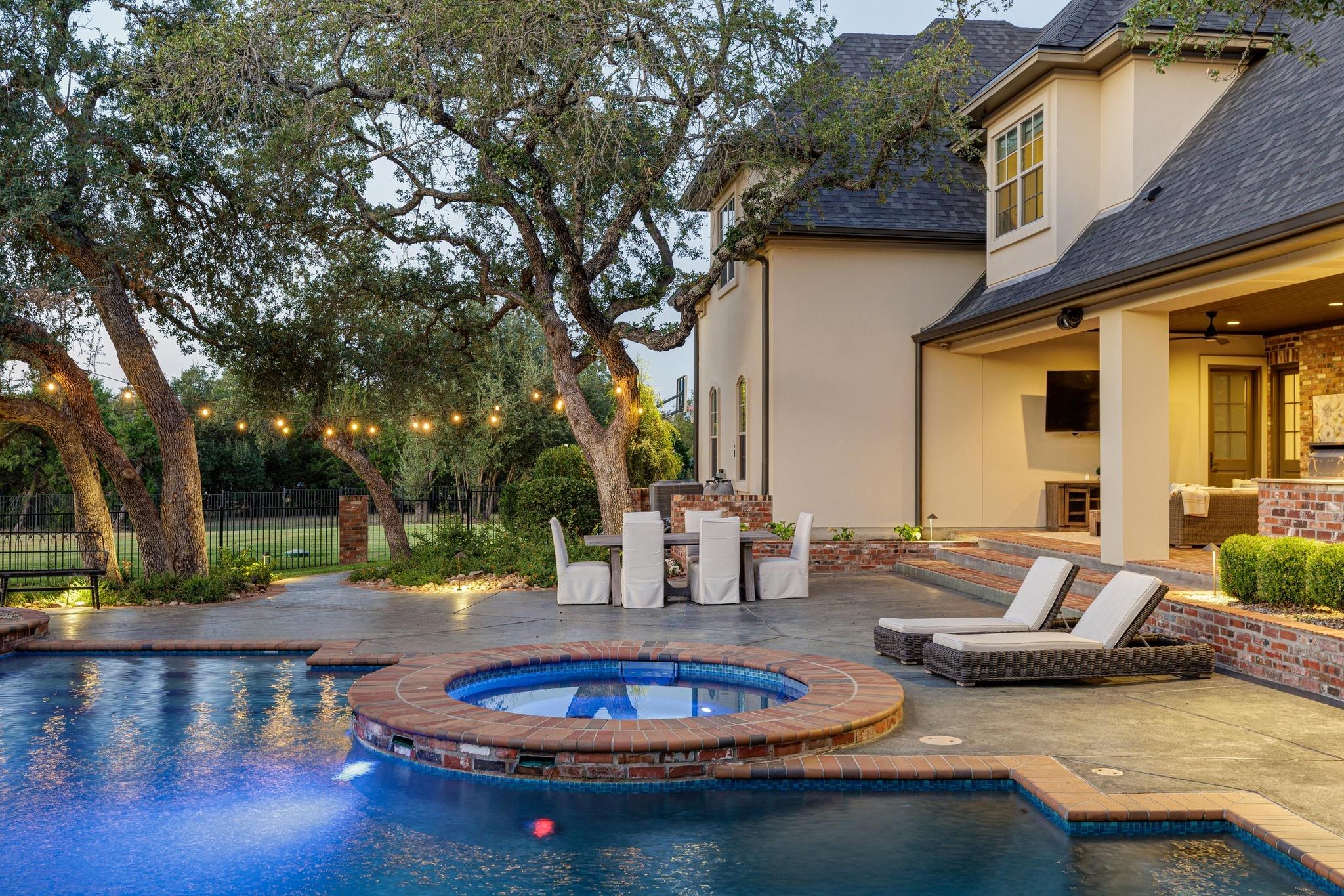 216 Vista Ln, Georgetown, TX 78633