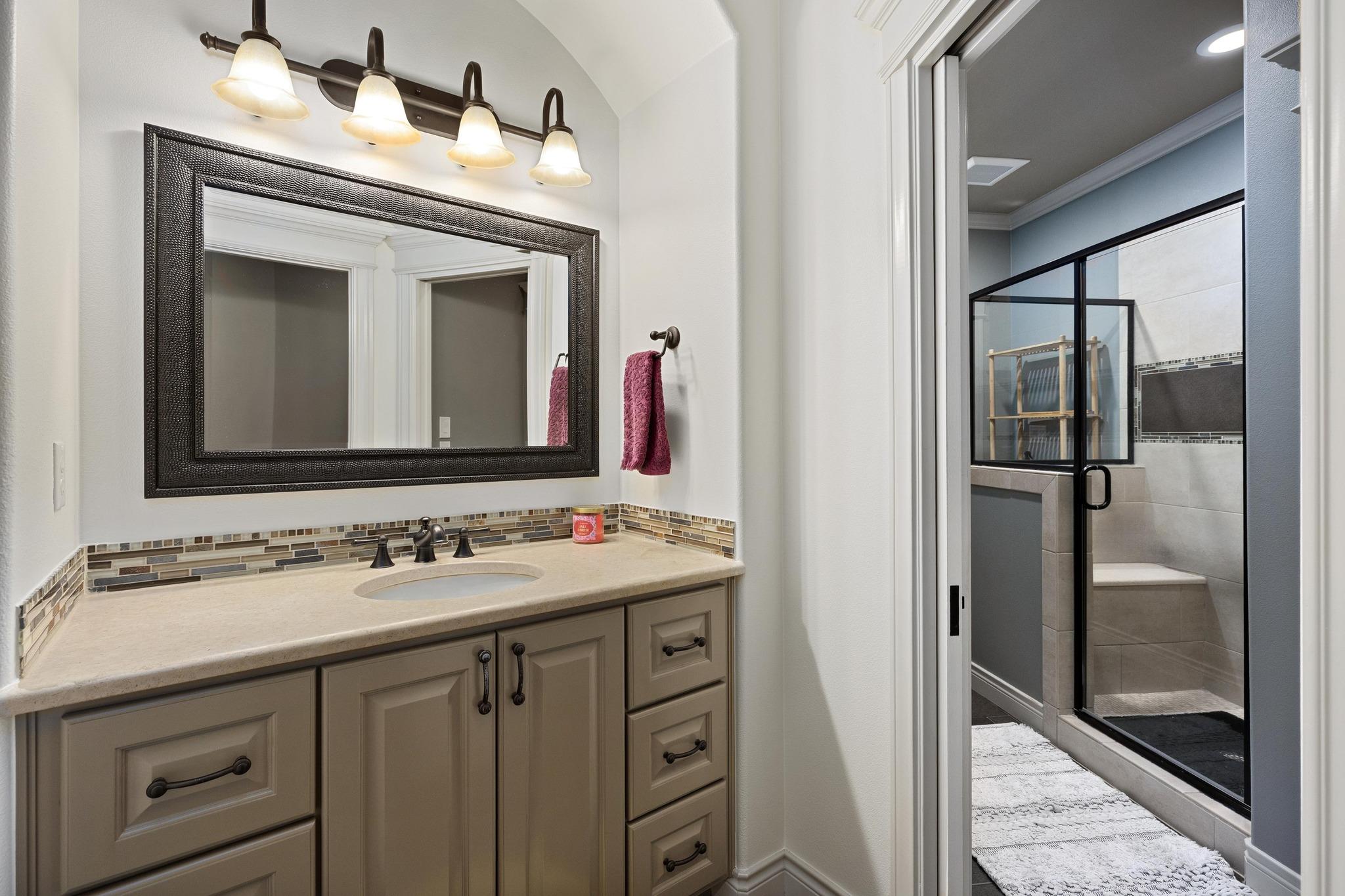 216 Vista Ln, Georgetown, TX 78633