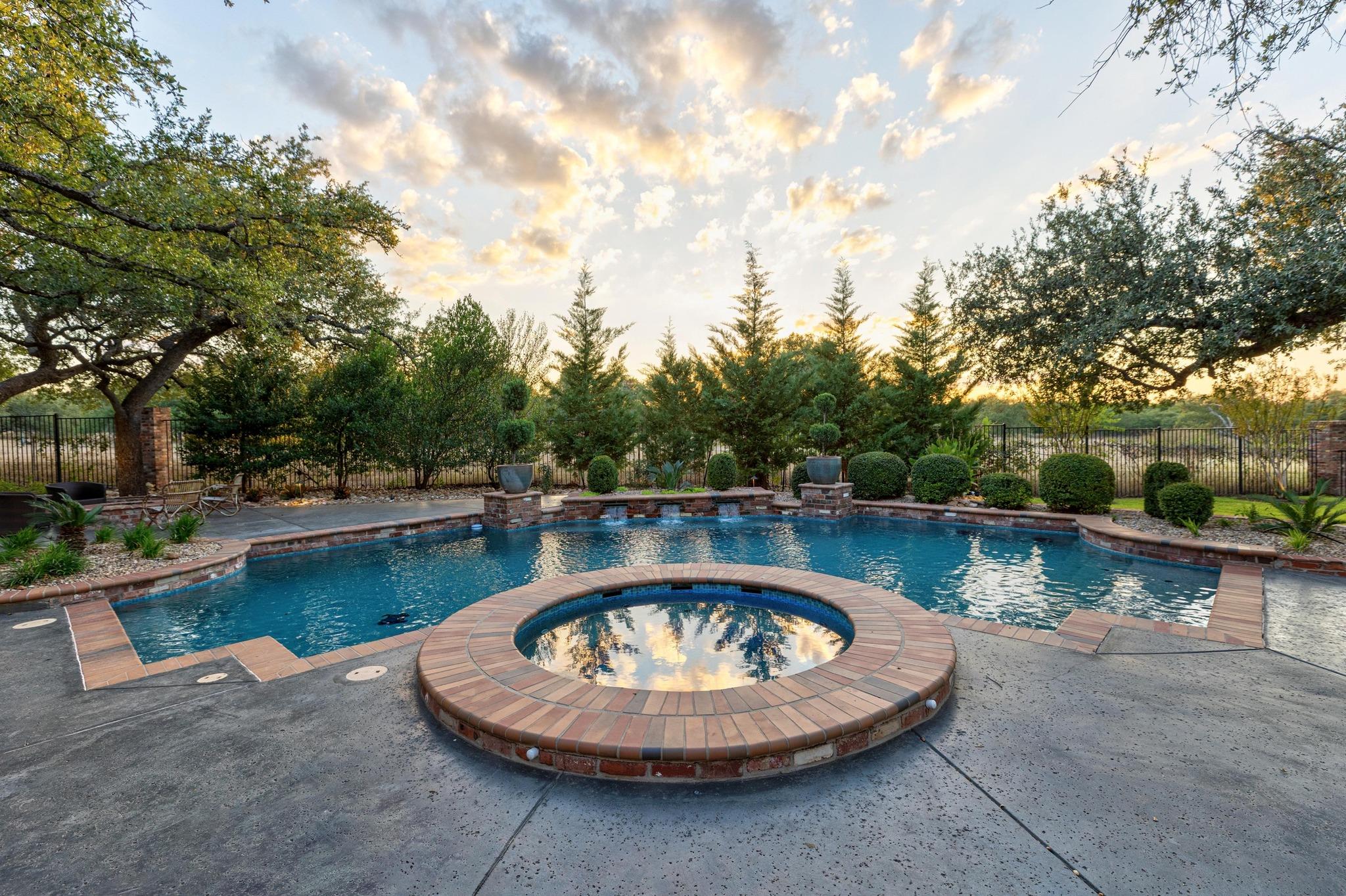 216 Vista Ln, Georgetown, TX 78633