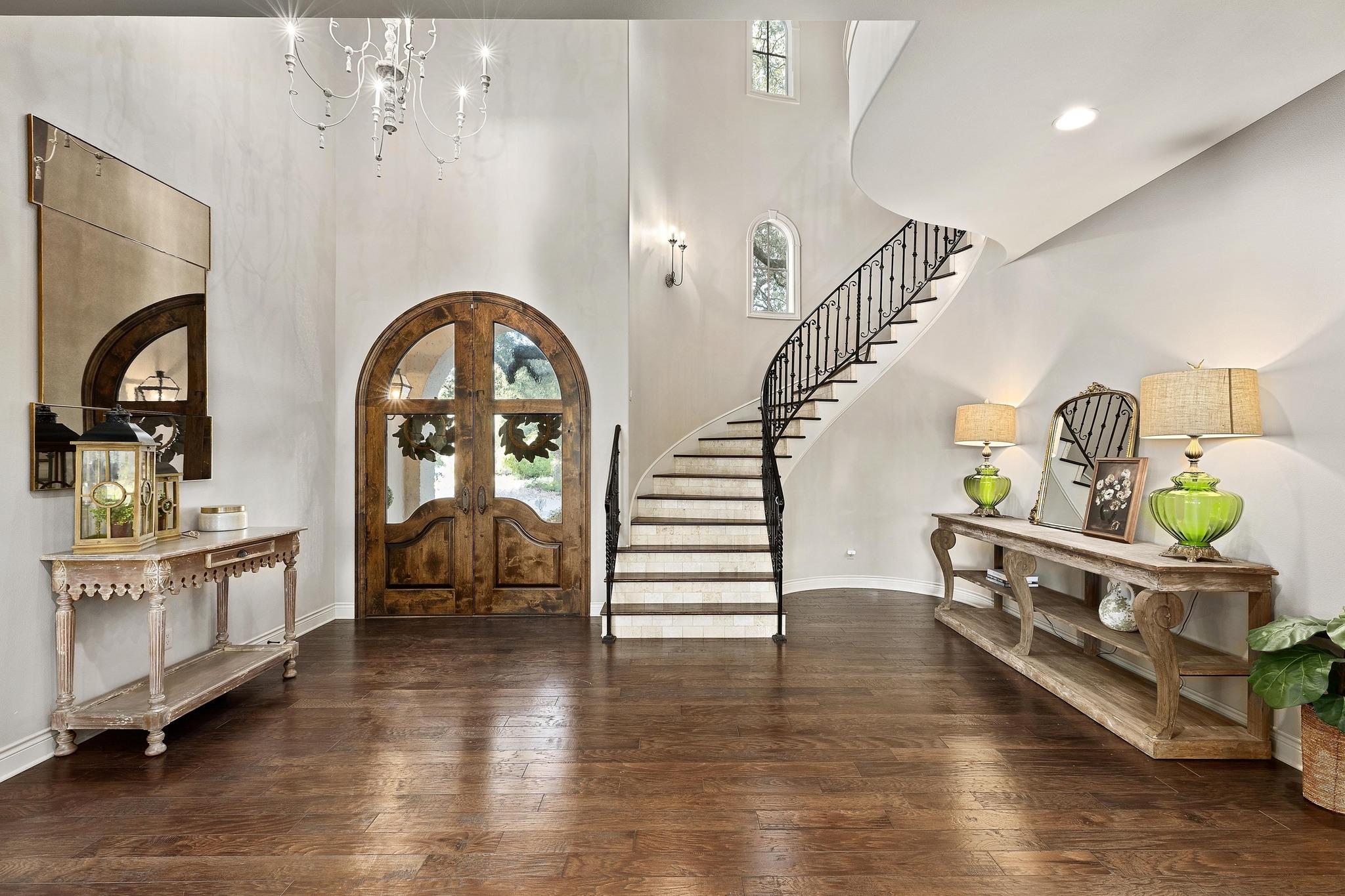 216 Vista Ln, Georgetown, TX 78633