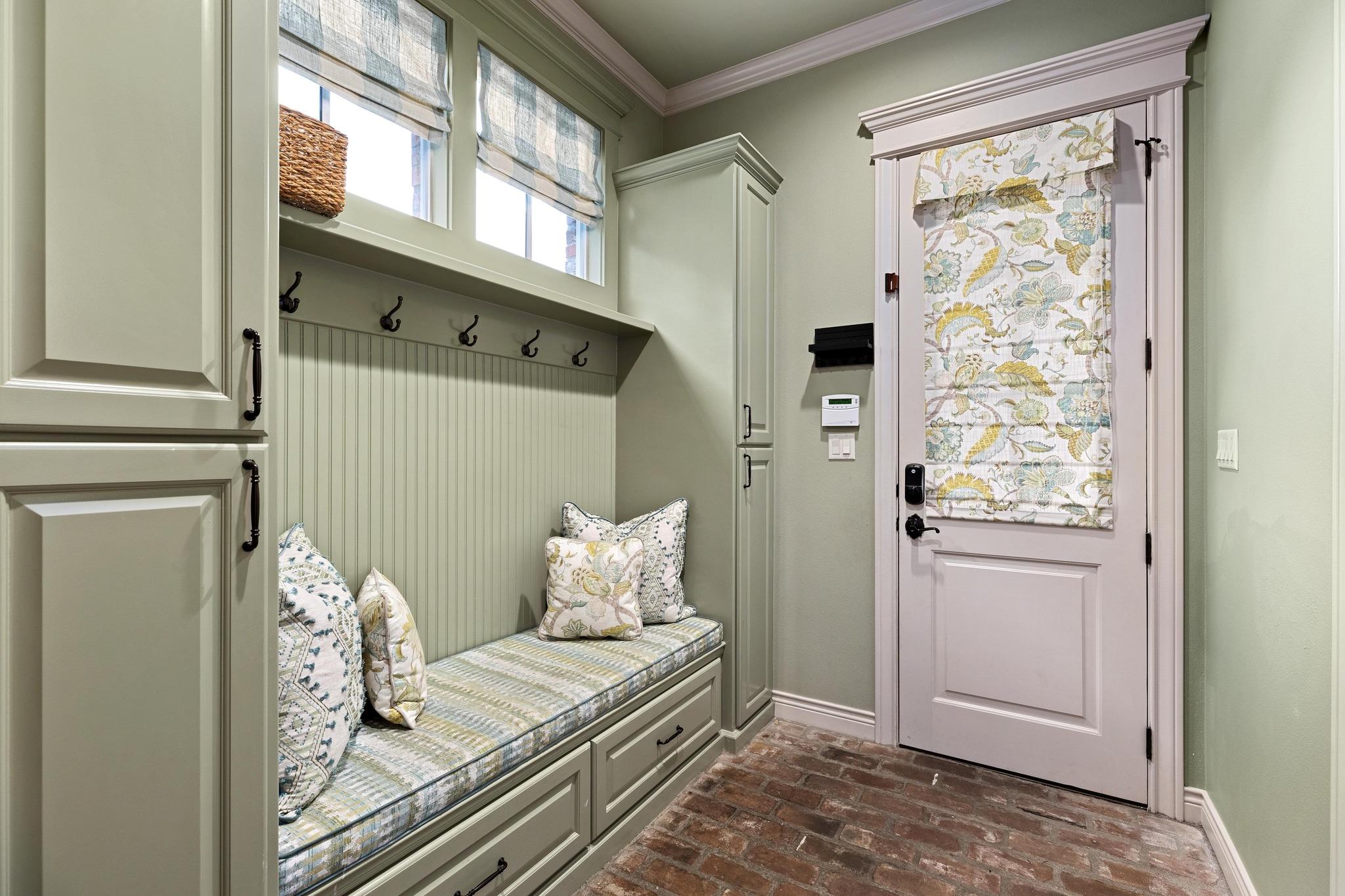 216 Vista Ln, Georgetown, TX 78633