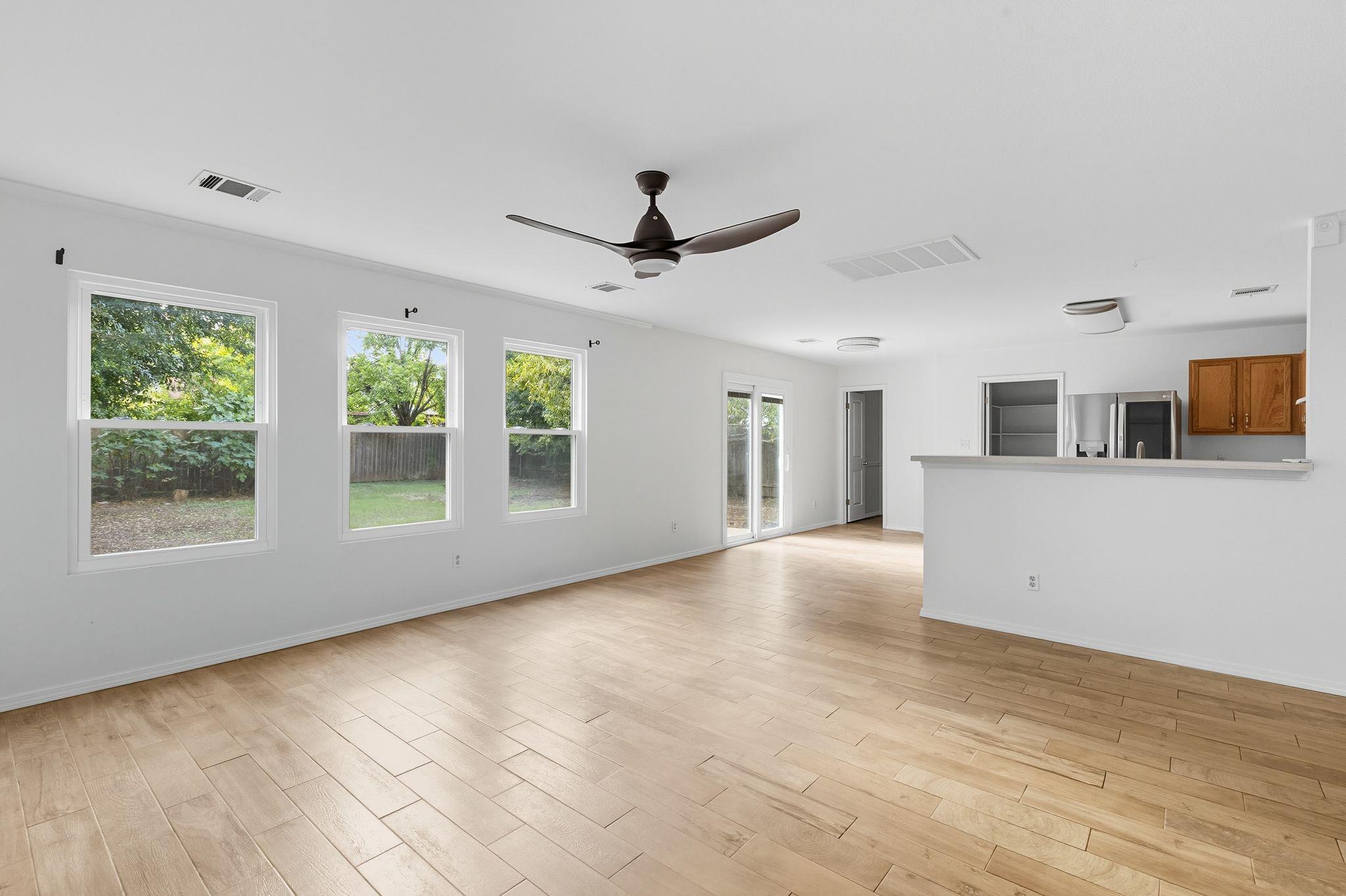 617 Riverway Ln, Leander, TX 78641