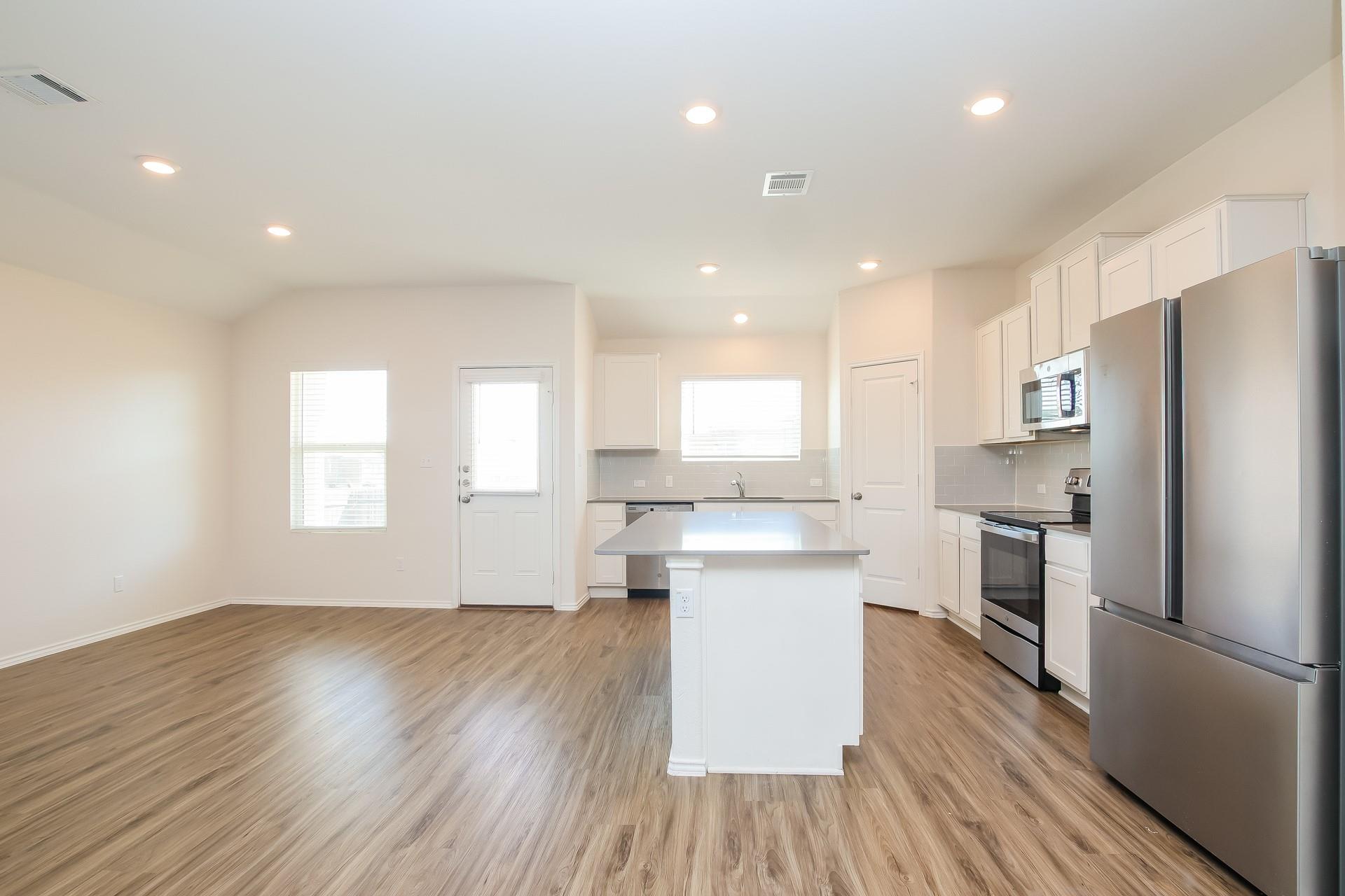 110 Sophora Dr, Hutto, TX 78634