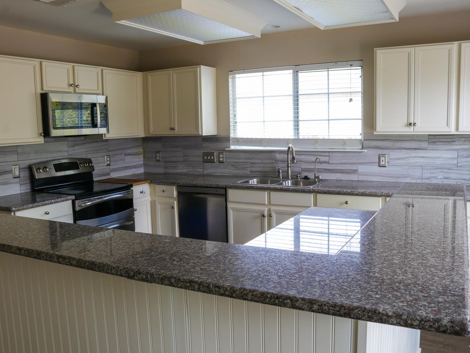 206 Debbie Ann Dr, Leander, TX 78641