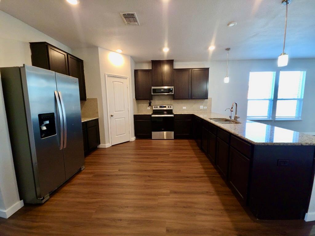 1005 Estes Park, Taylor, TX 76574