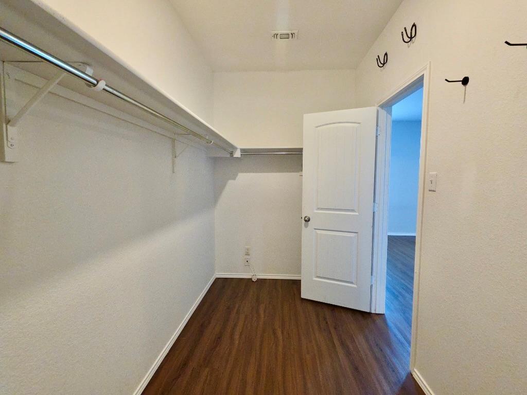 1005 Estes Park, Taylor, TX 76574