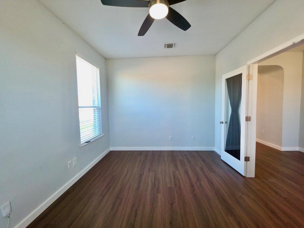 1005 Estes Park, Taylor, TX 76574