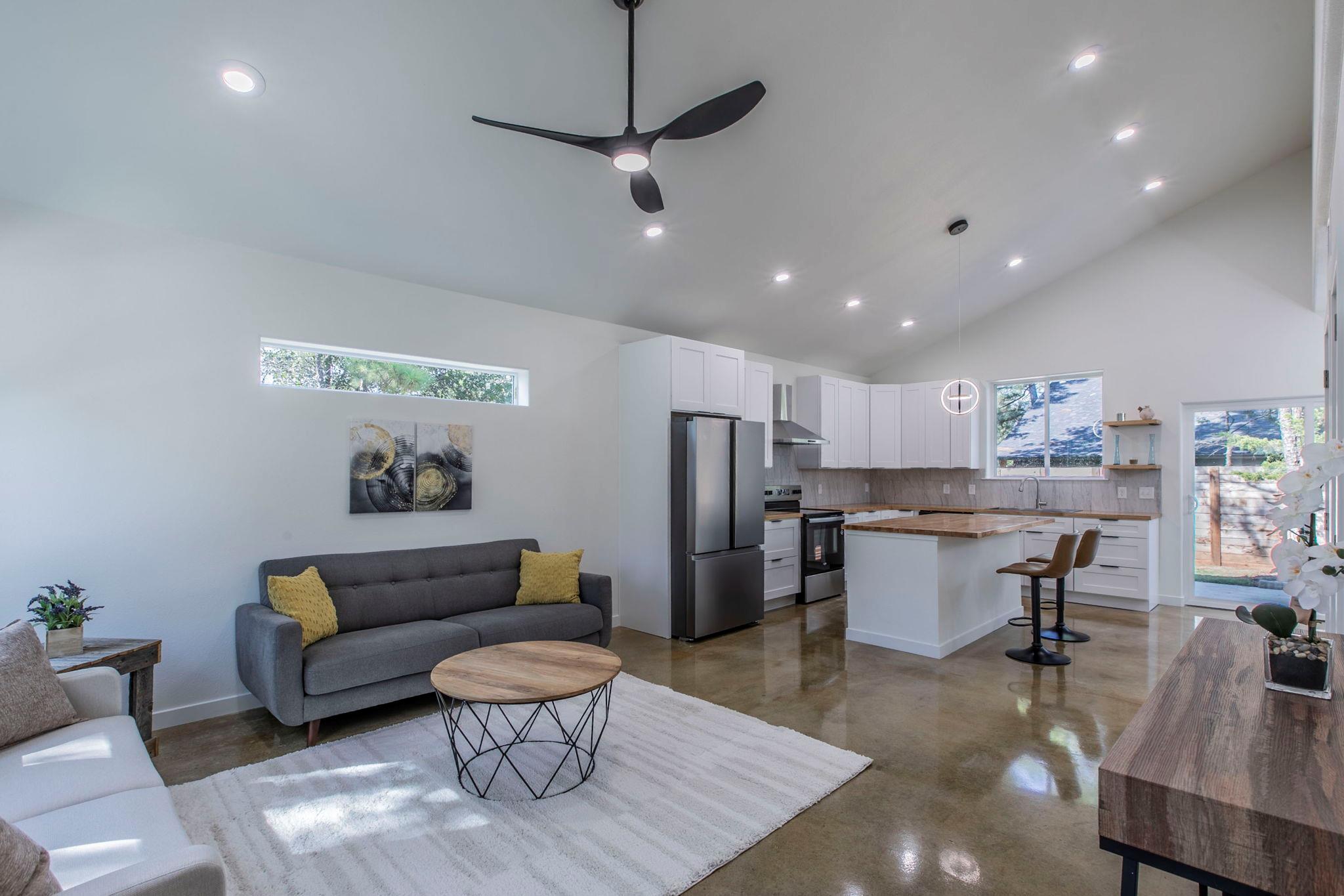 106 Heleakala Dr, Bastrop, TX 78602