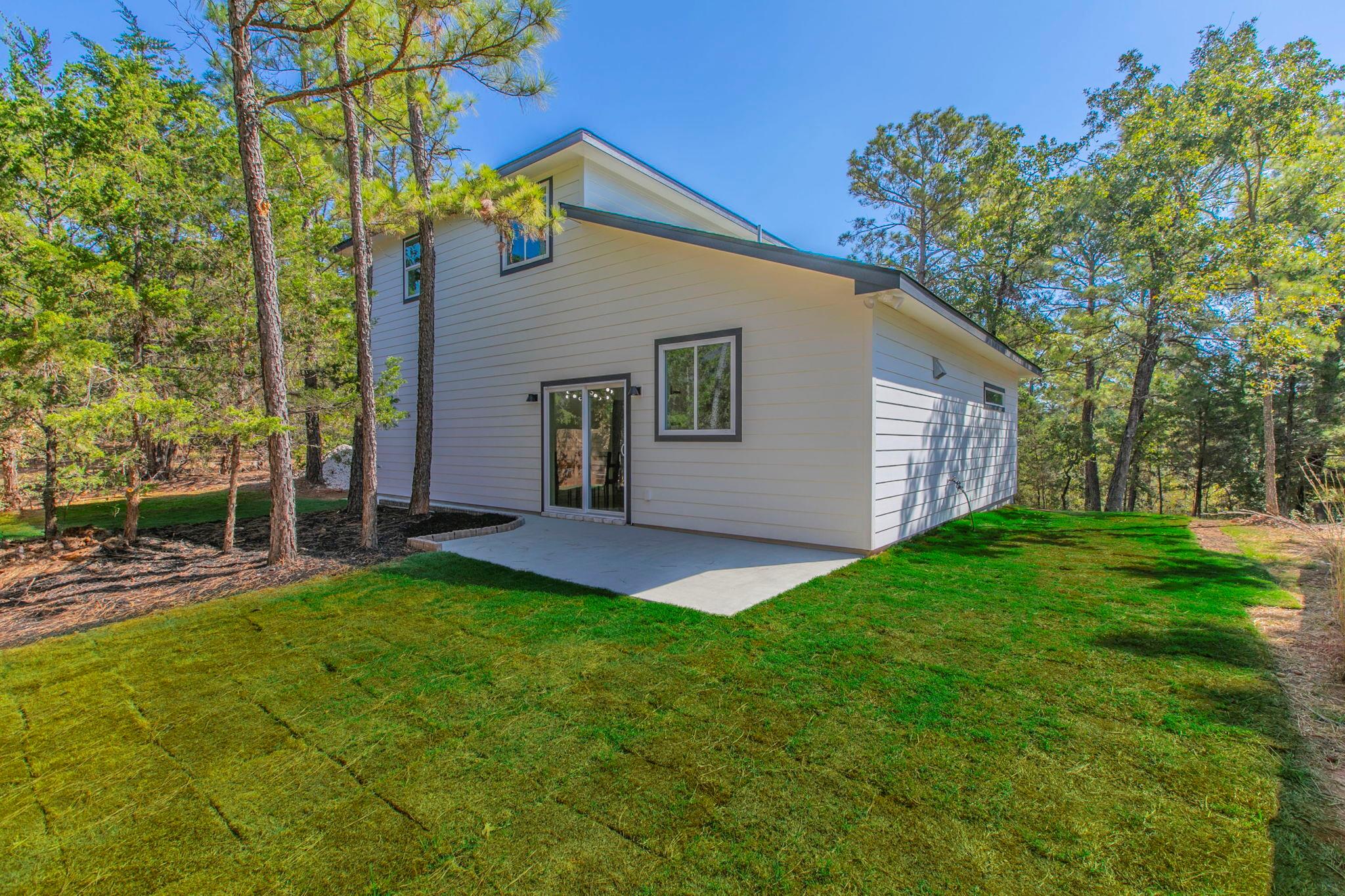 106 Heleakala Dr, Bastrop, TX 78602