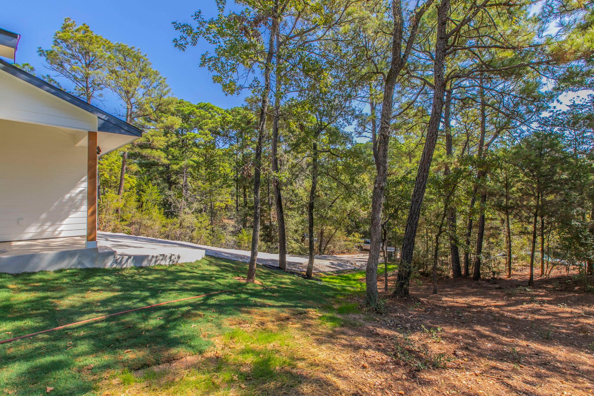 106 Heleakala Dr, Bastrop, TX 78602