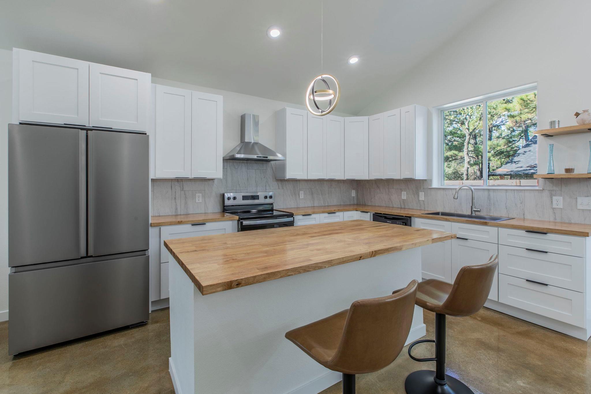 106 Heleakala Dr, Bastrop, TX 78602