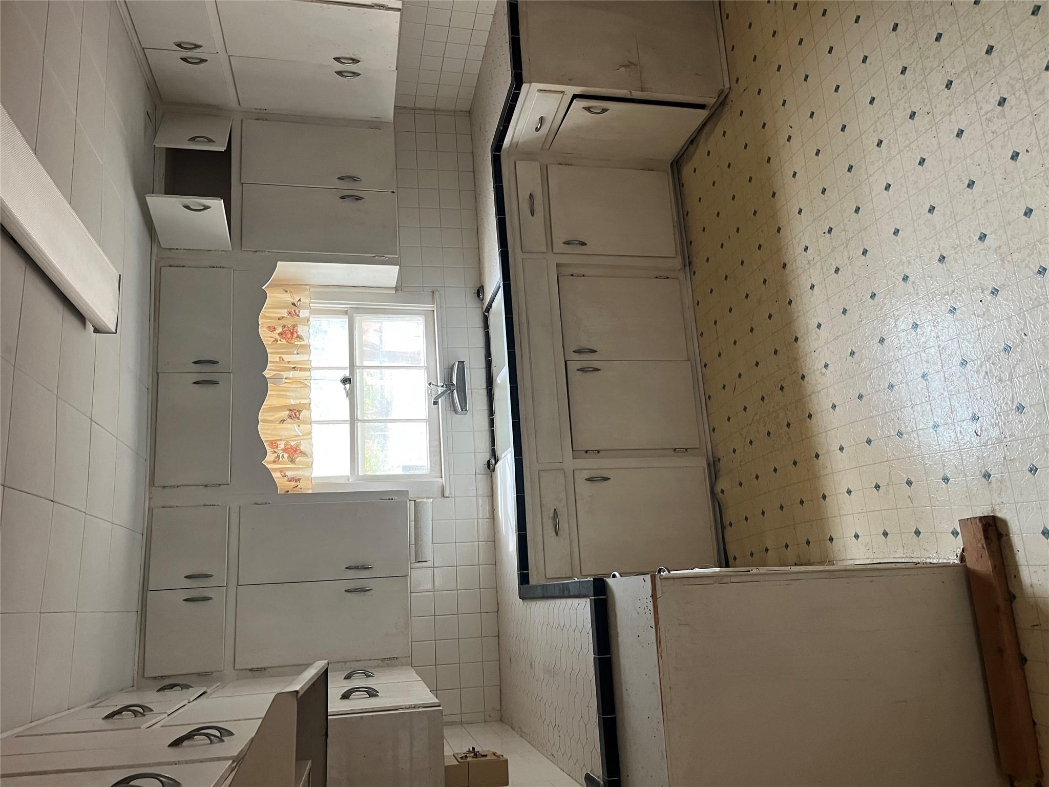 204 Oscar St, Taylor, TX 76574