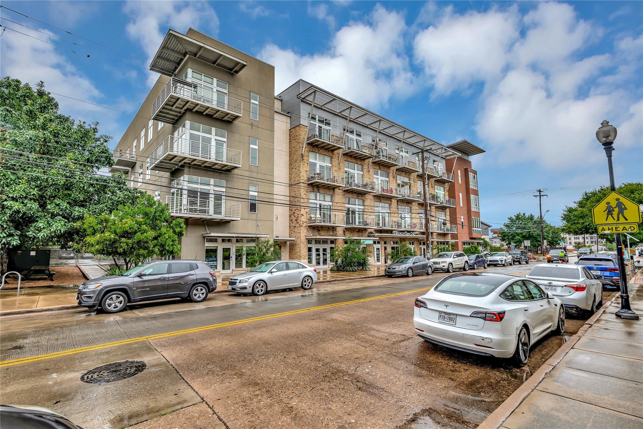 2124 E 6th St # 305, Austin, TX 78702