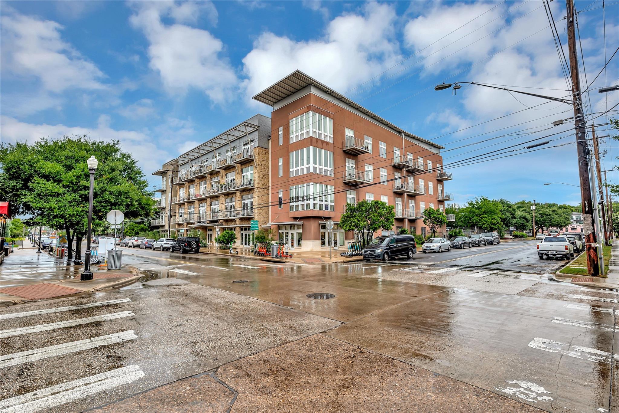 2124 E 6th St # 305, Austin, TX 78702