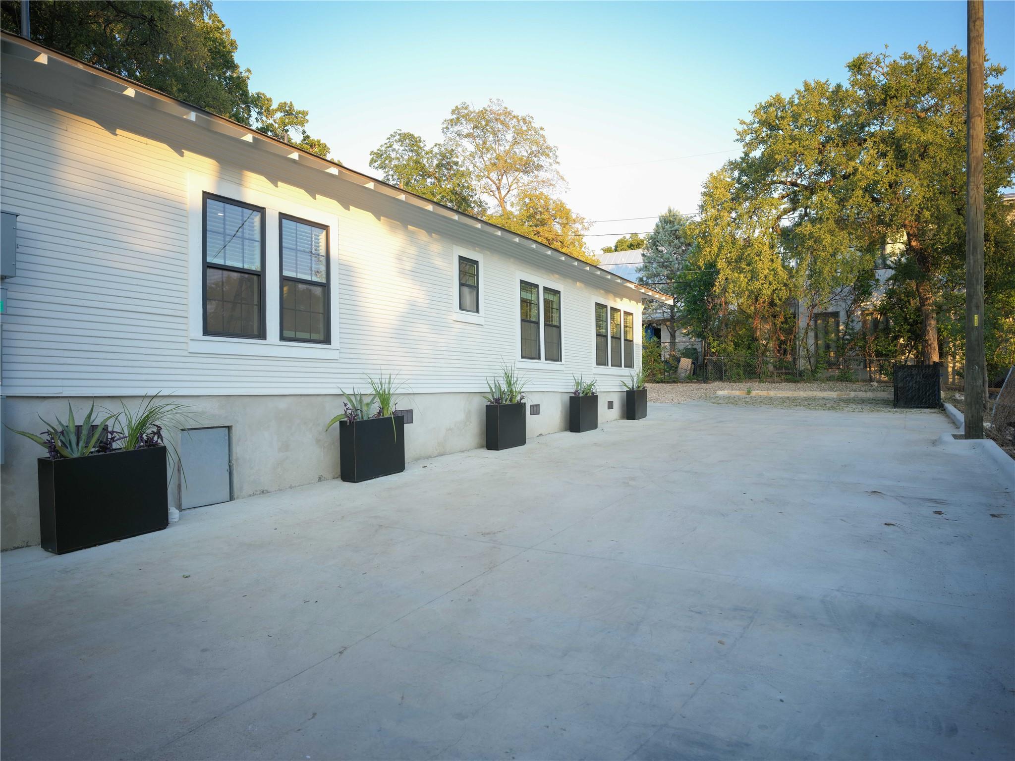 803 Oakland Ave # B, Austin, TX 78703