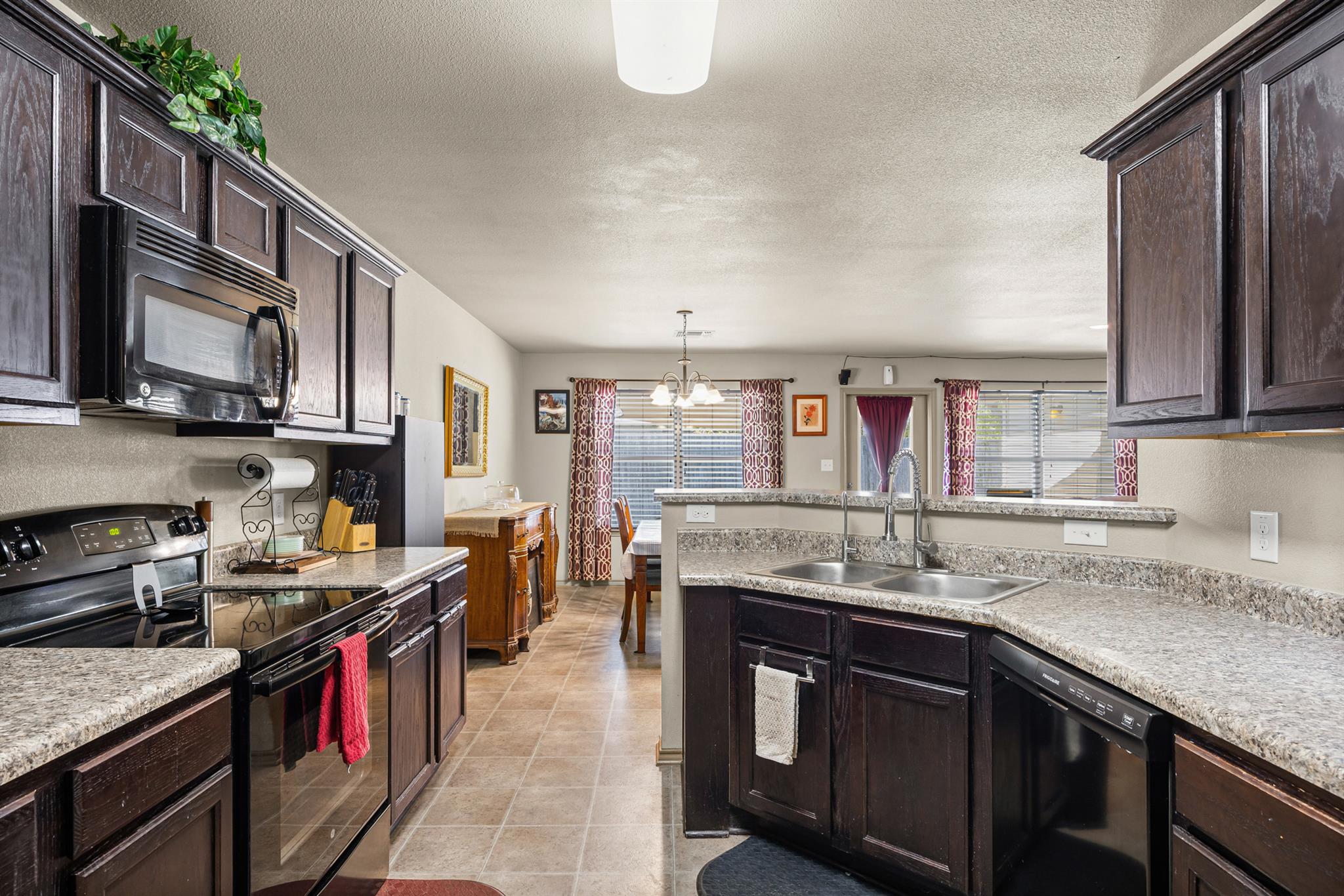 1315 Lantana Ct, Gonzales, TX 78629