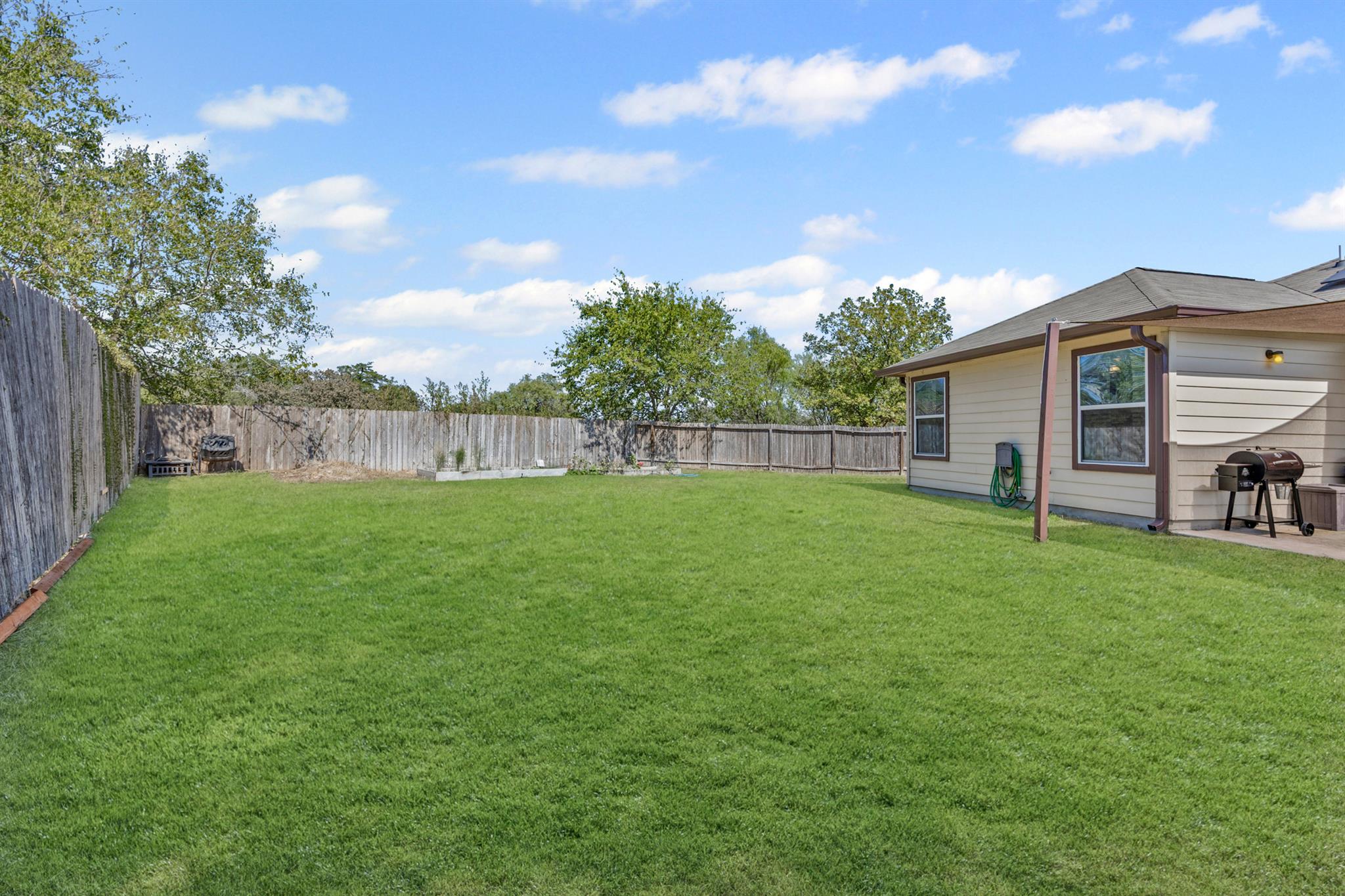 1315 Lantana Ct, Gonzales, TX 78629