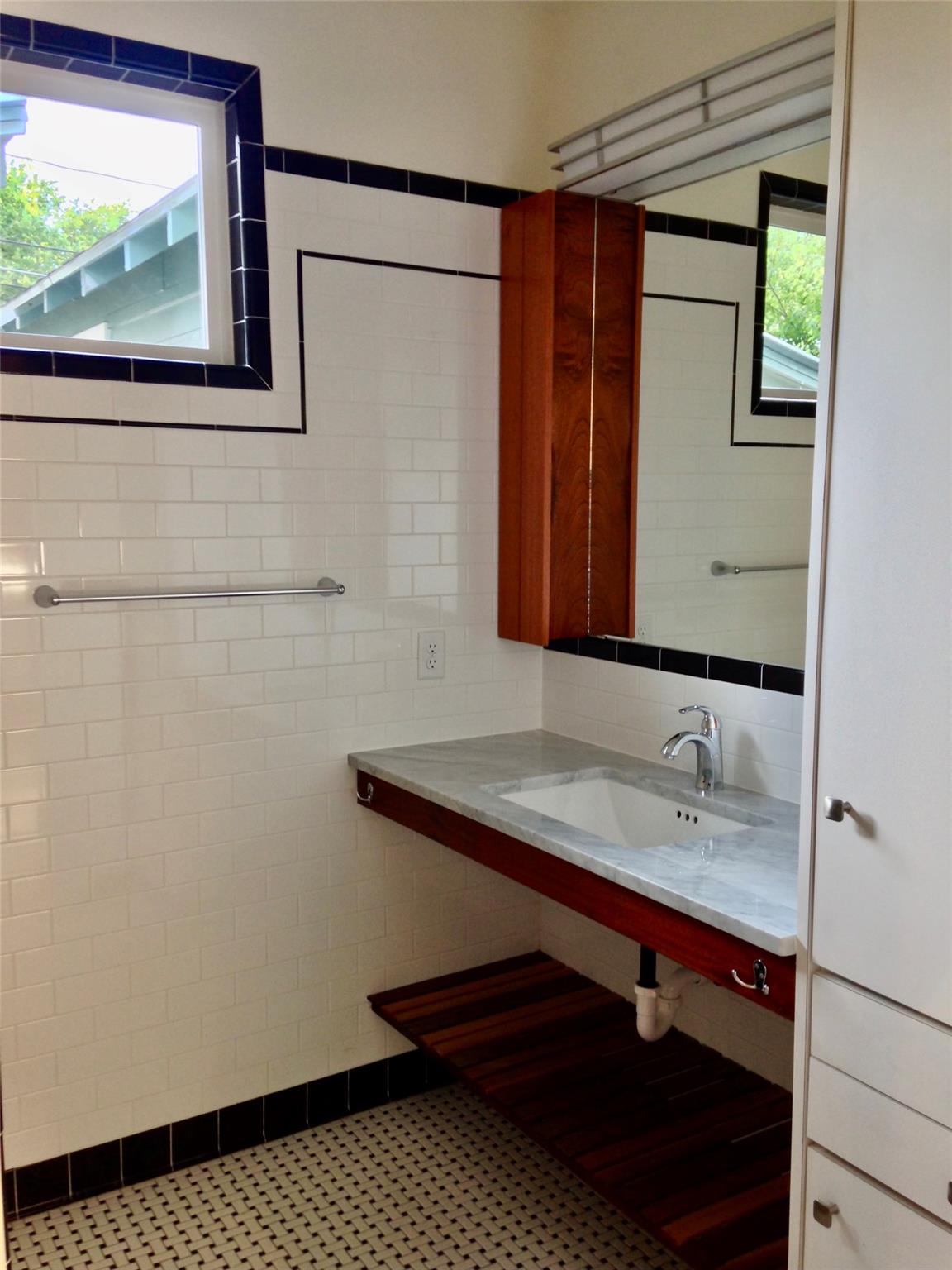 2209 E 18th St # A, Austin, TX 78702