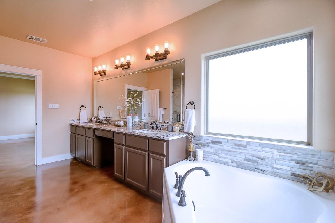 123 Hard Bargain Dr, Gatesville, TX 76528