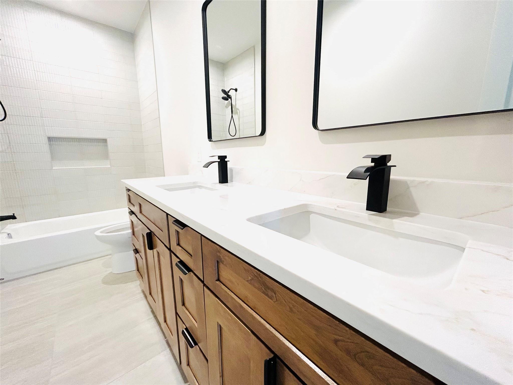 4324 Airport Blvd # B, Austin, TX 78722