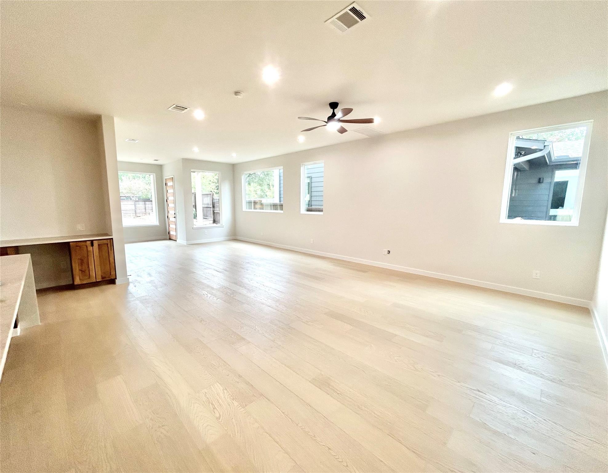 4324 Airport Blvd # B, Austin, TX 78722