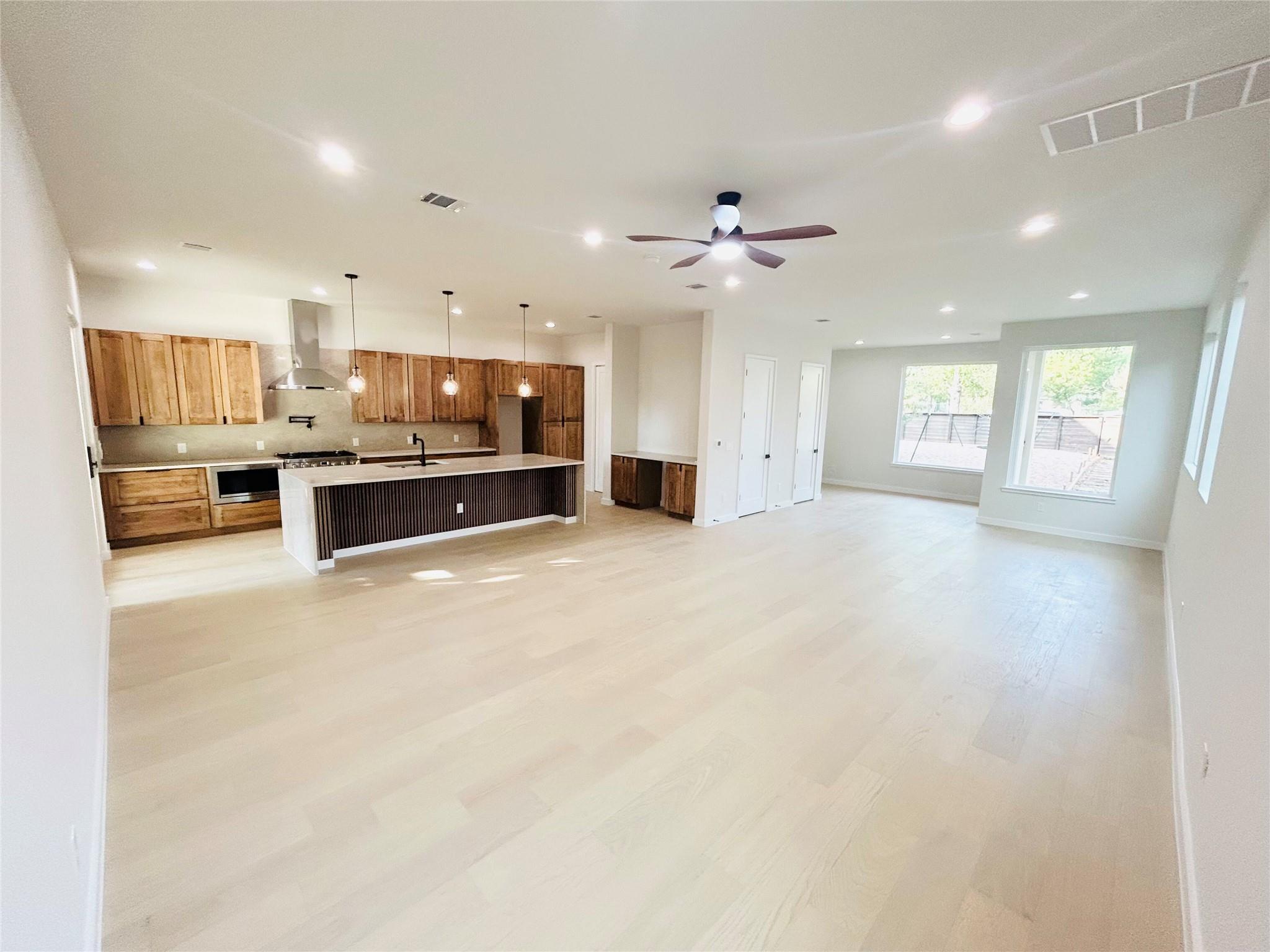 4324 Airport Blvd # B, Austin, TX 78722