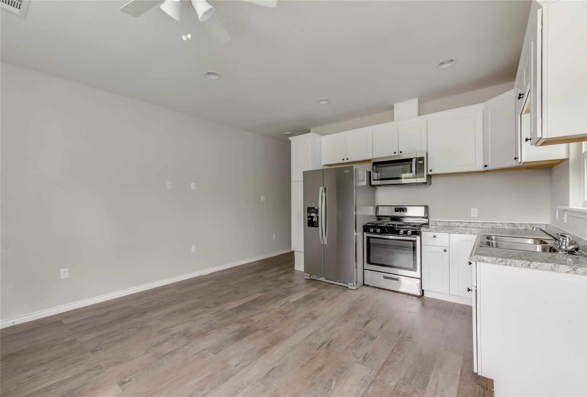 412 Booth St # B, Taylor, TX 76574