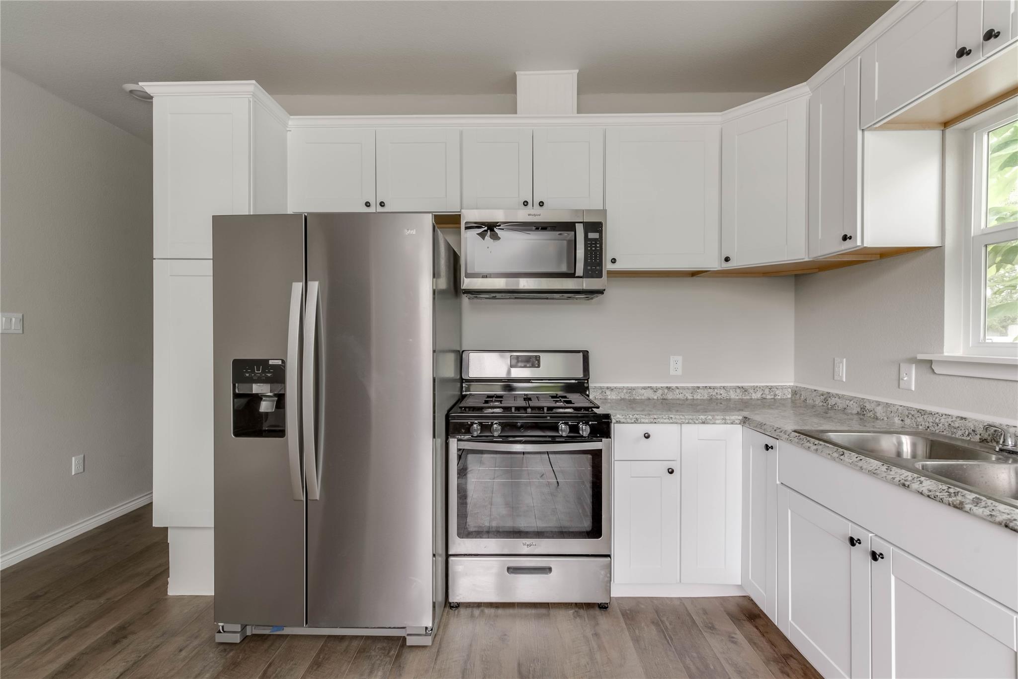 412 Booth St # B, Taylor, TX 76574