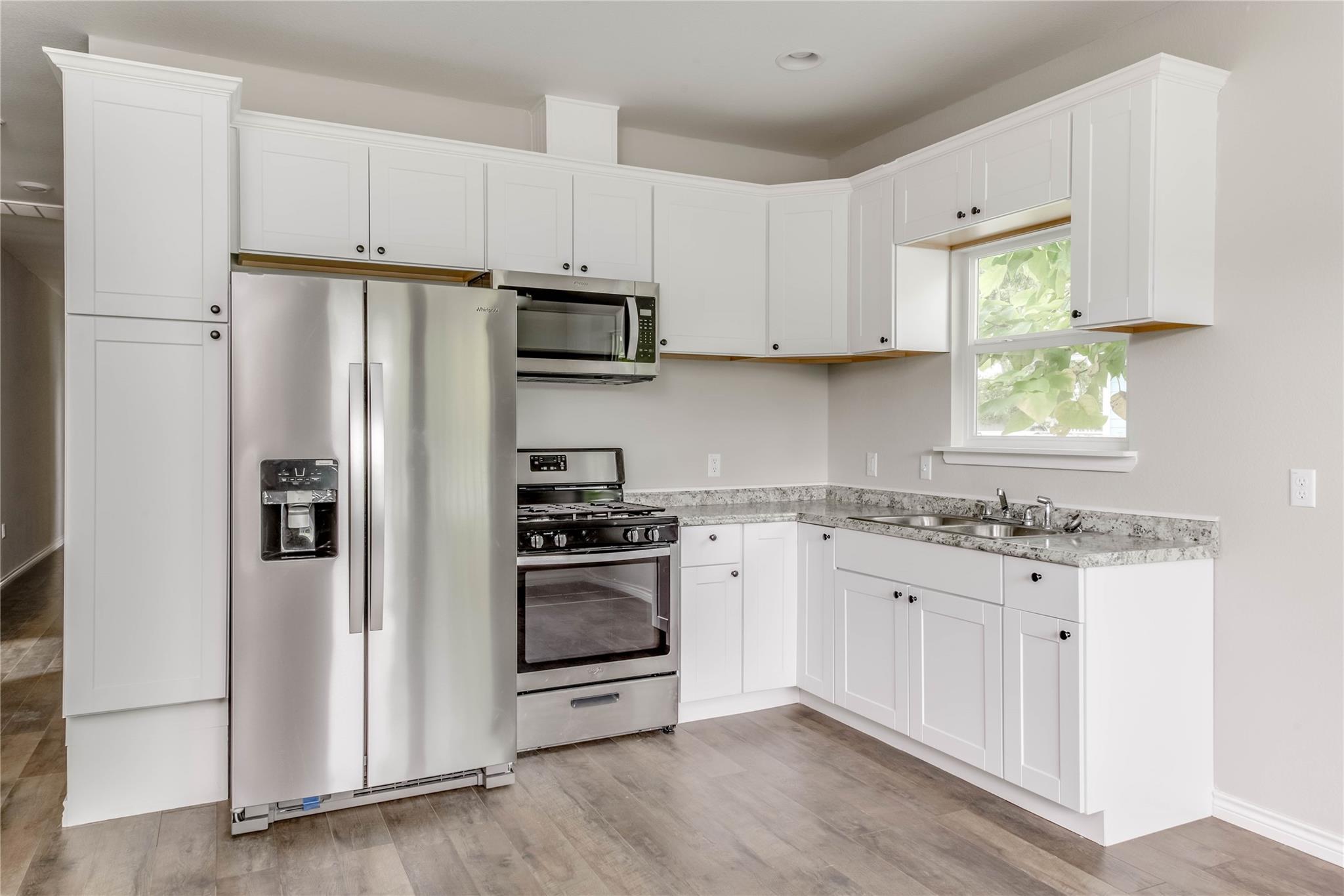 412 Booth St # B, Taylor, TX 76574