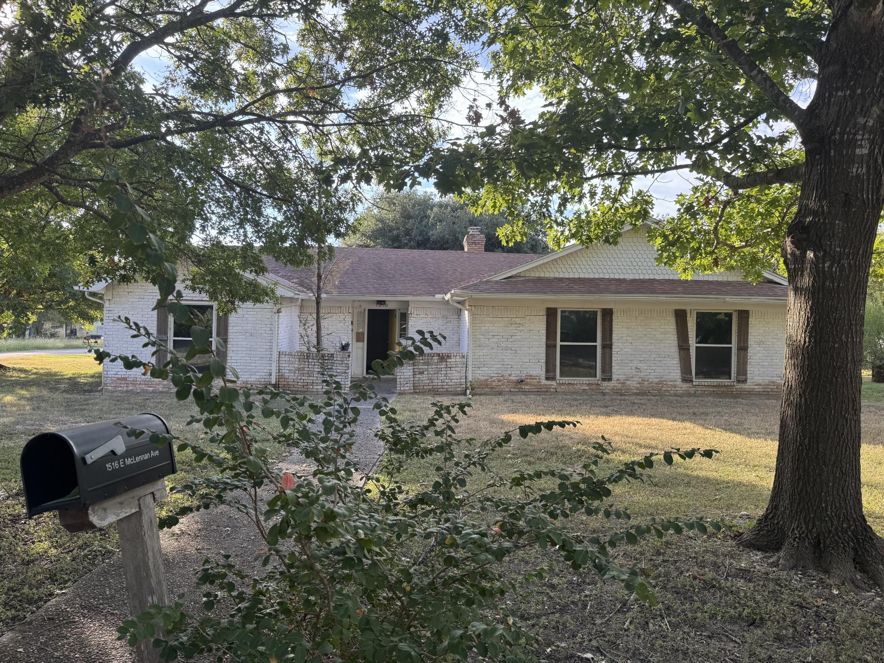 1516 E McLennan Ave, Mart, TX 76664