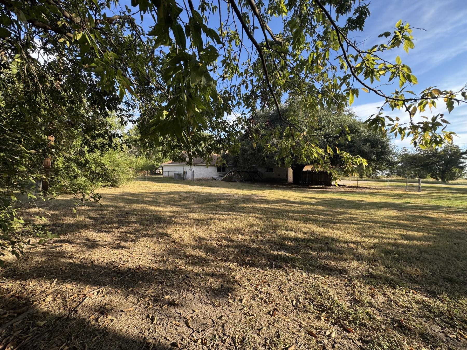 1516 E McLennan Ave, Mart, TX 76664