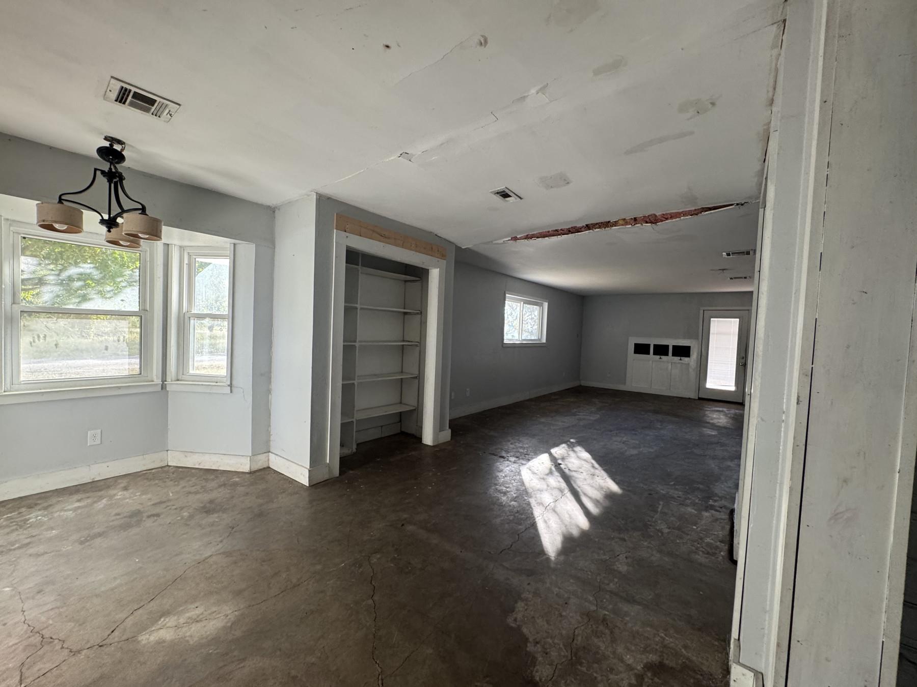 1516 E McLennan Ave, Mart, TX 76664