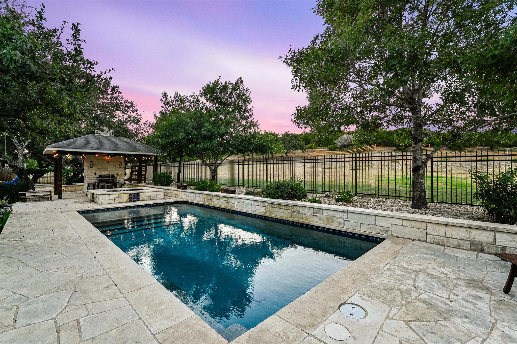 786 Ranchers Club Ln, Driftwood, TX 78619