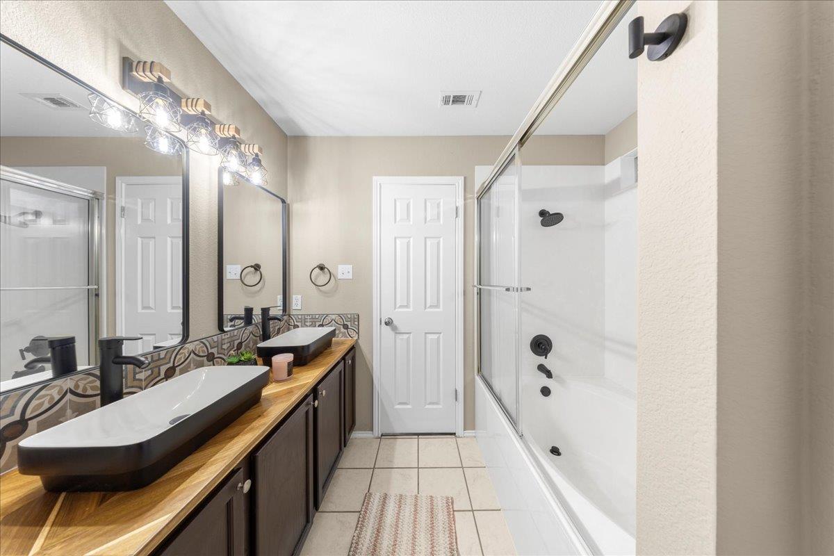 202 Ashbury Dr, Leander, TX 78641