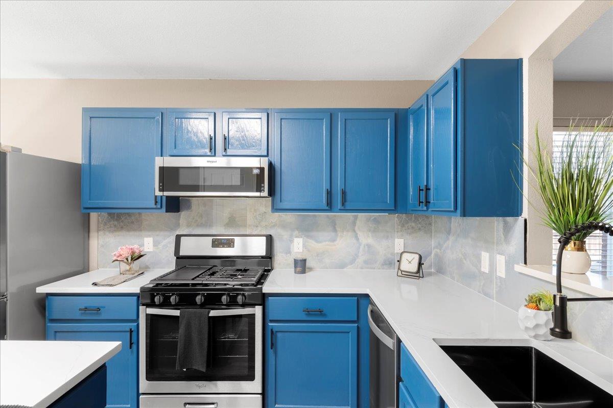 202 Ashbury Dr, Leander, TX 78641