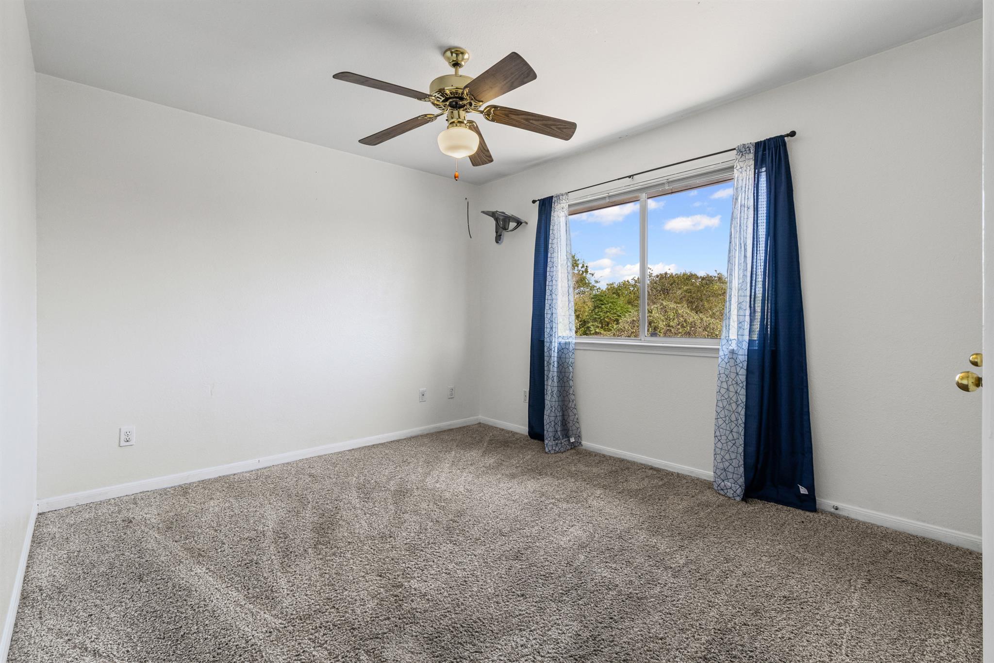 1910 Ireland Dr, Leander, TX 78641