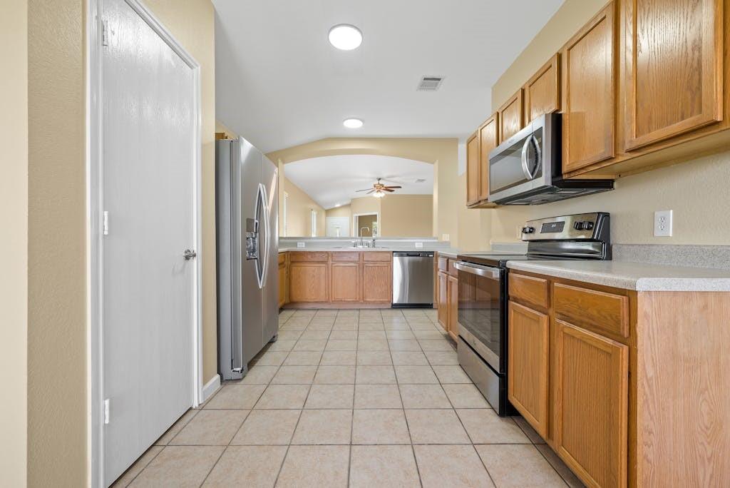 6317 Vida Nueva Ave, Del Valle, TX 78617