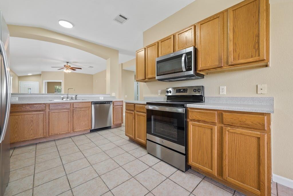 6317 Vida Nueva Ave, Del Valle, TX 78617