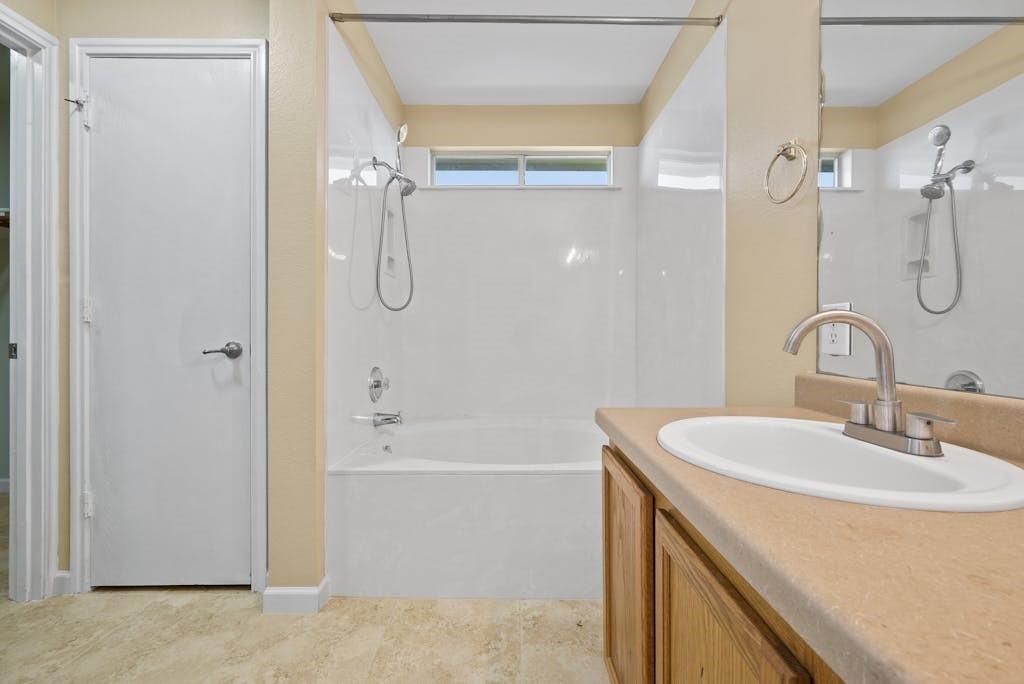 6317 Vida Nueva Ave, Del Valle, TX 78617