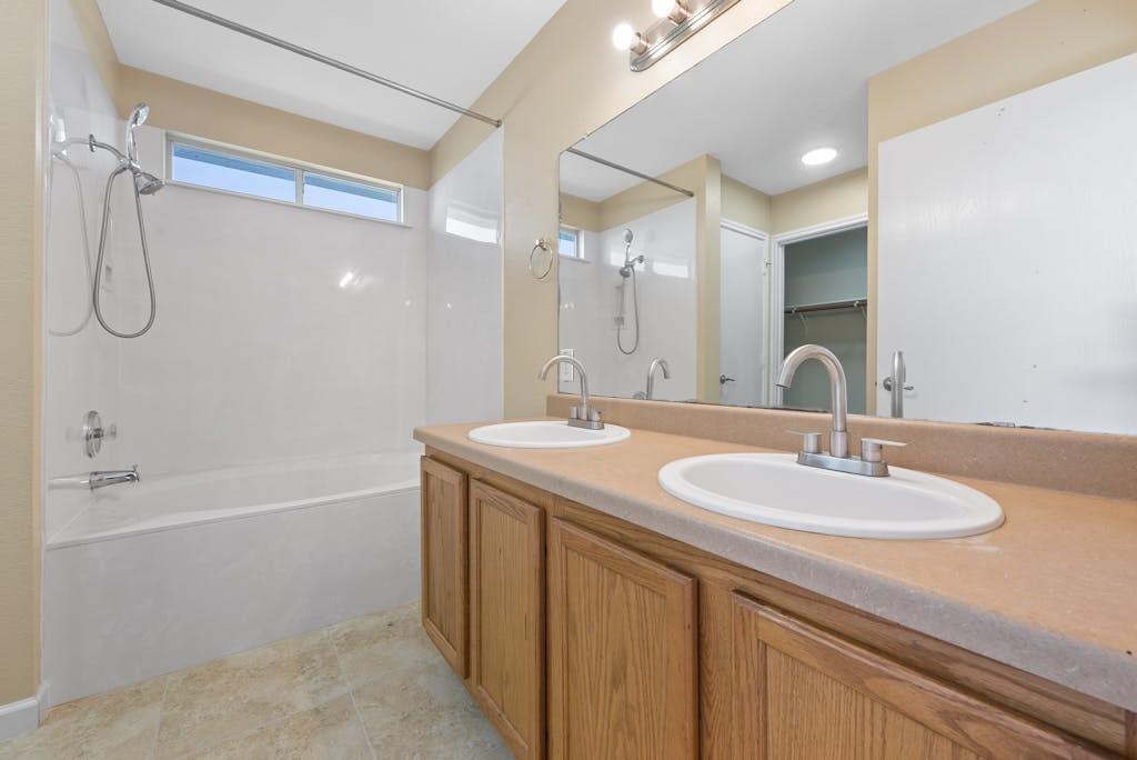 6317 Vida Nueva Ave, Del Valle, TX 78617