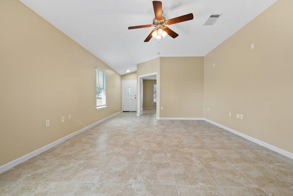 6317 Vida Nueva Ave, Del Valle, TX 78617