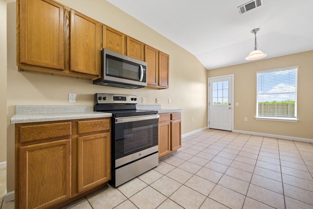 6317 Vida Nueva Ave, Del Valle, TX 78617